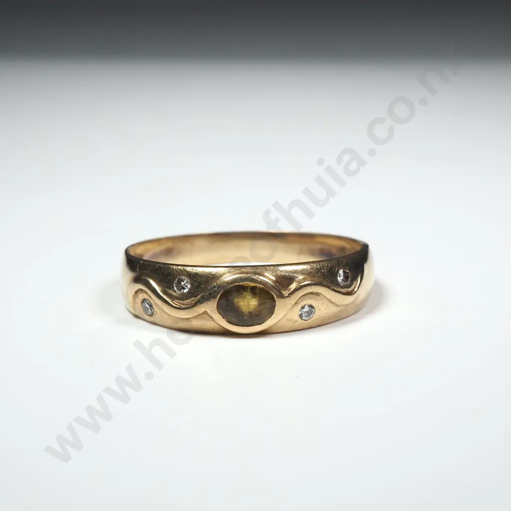 Modern 9ct Gold Green Gem Ring Image 1++