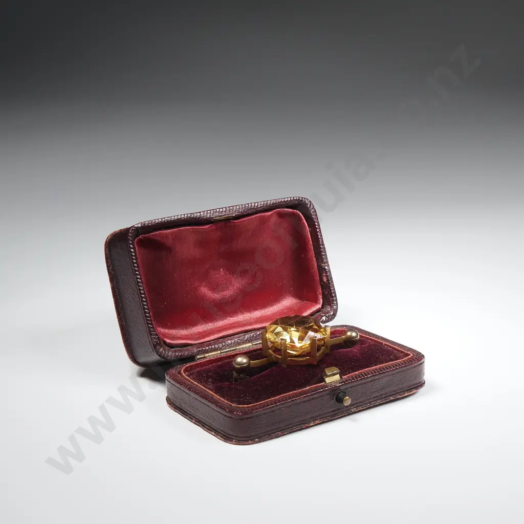 Vintage 9ct Gold Yellow Stone Brooch in Period Case Image 1++