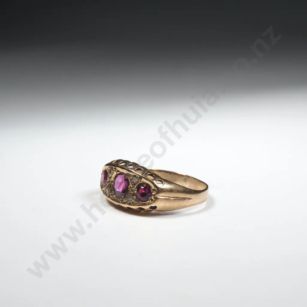 Vintage 9ct Gold Three Stone Ring w English Hallmarks Image 1++