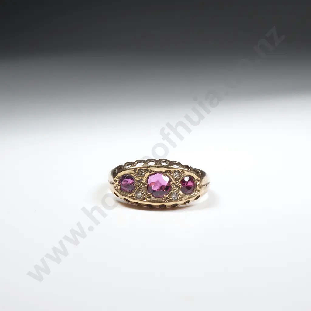 Vintage 9ct Gold Three Stone Ring w English Hallmarks Image 1++