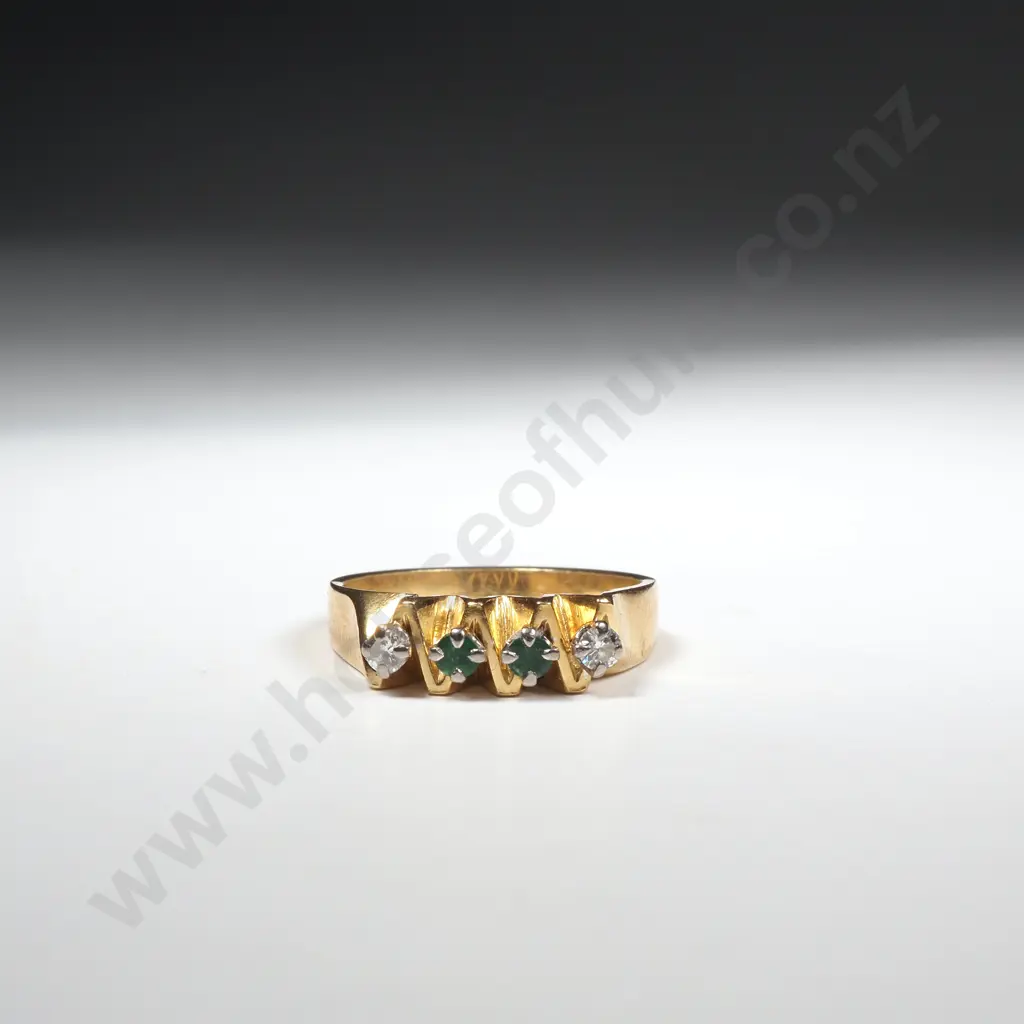 18ct Gold Diamond & Emerald Modernist Ring i Vintage Ivorex Ring Box Image 1++