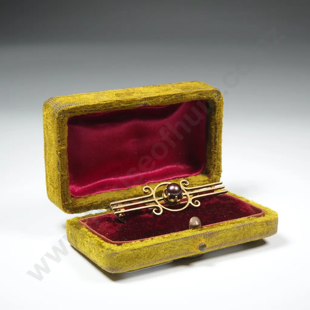 Australian Colonial 9ct Gold Booch by Willis & Sons w. 6.5mm Natural Maroon Pearl in Antique Case Image 1++