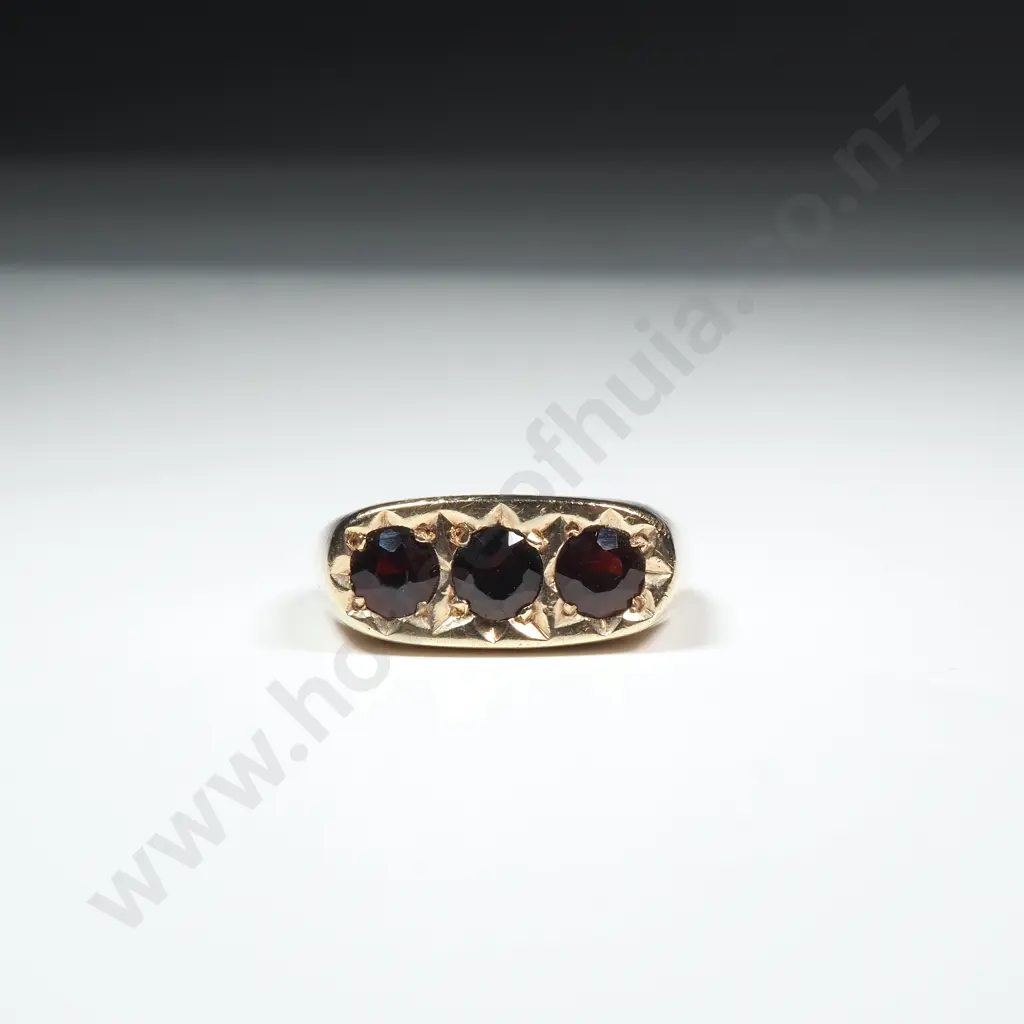 Vintage 9ct Gold Garnet Ring w English Hallmarks Image 1++