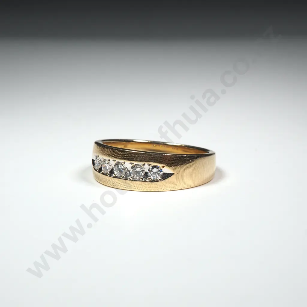 14ct Gold Five Diamond Ring w Texturd Detailling Image 1++
