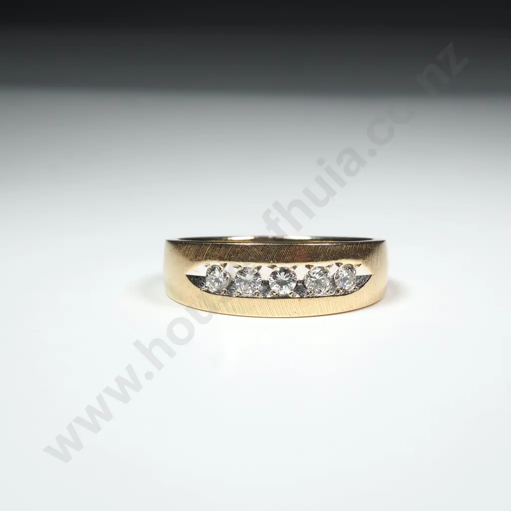 14ct Gold Five Diamond Ring w Texturd Detailling Image 1++