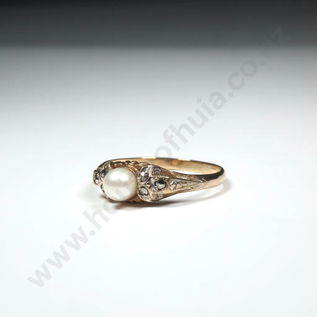 Vintage 9ct Gold Pearl & Marcasite Ring Image 1++