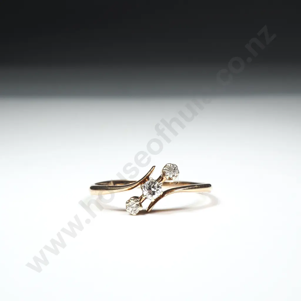 18ct Gold Three Diamond Ring Image 1++