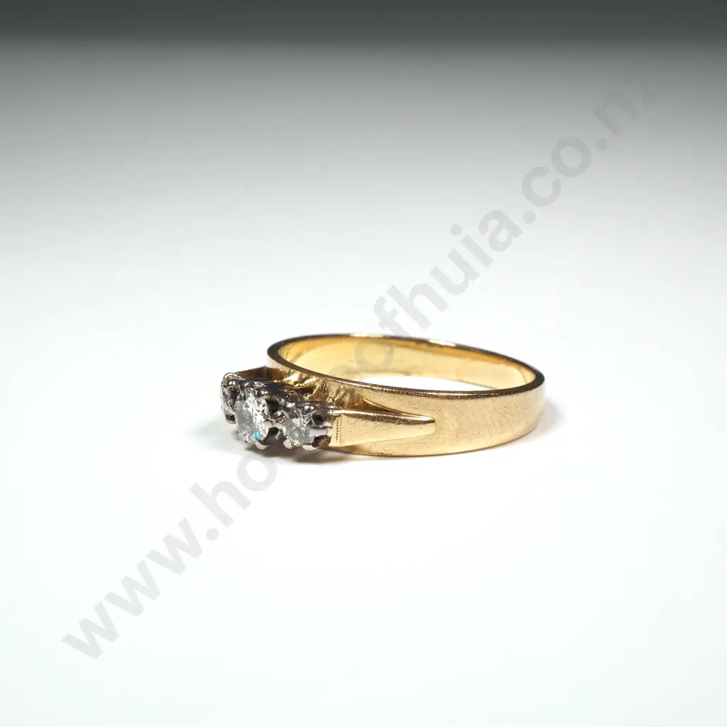 18ct Gold Three Diamond Ring Image 1++