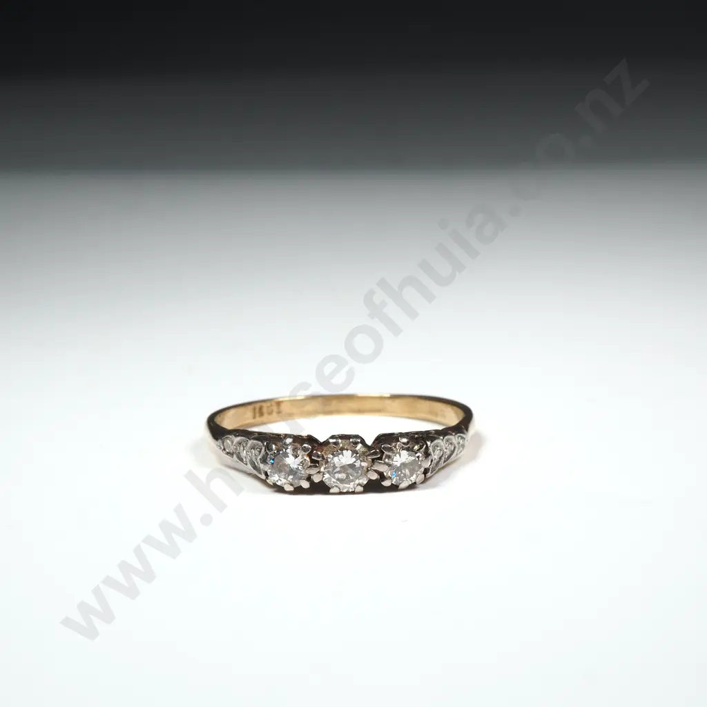 18ct Gold Three Diamond Ring Image 1++