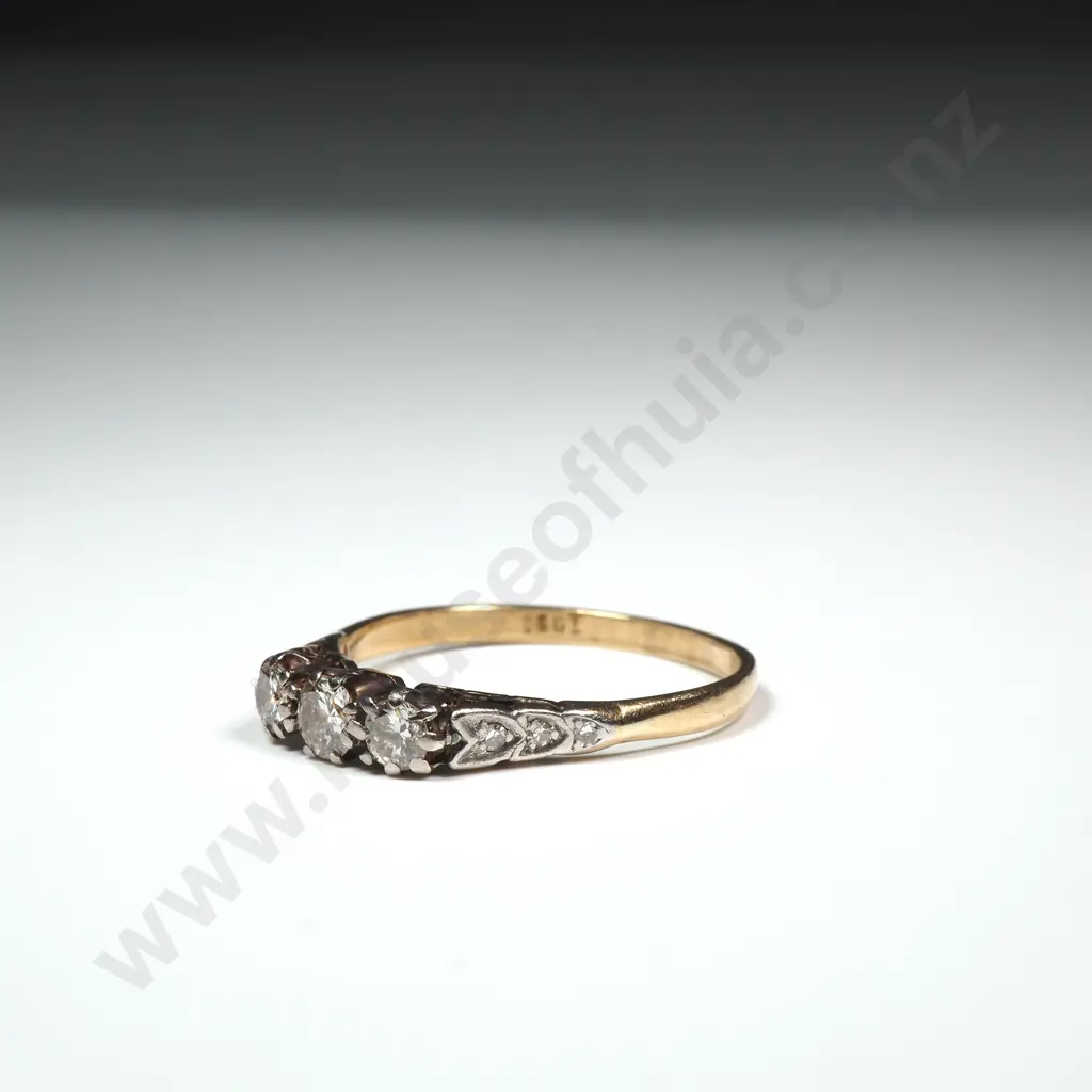 18ct Gold Three Diamond Ring Image 1++