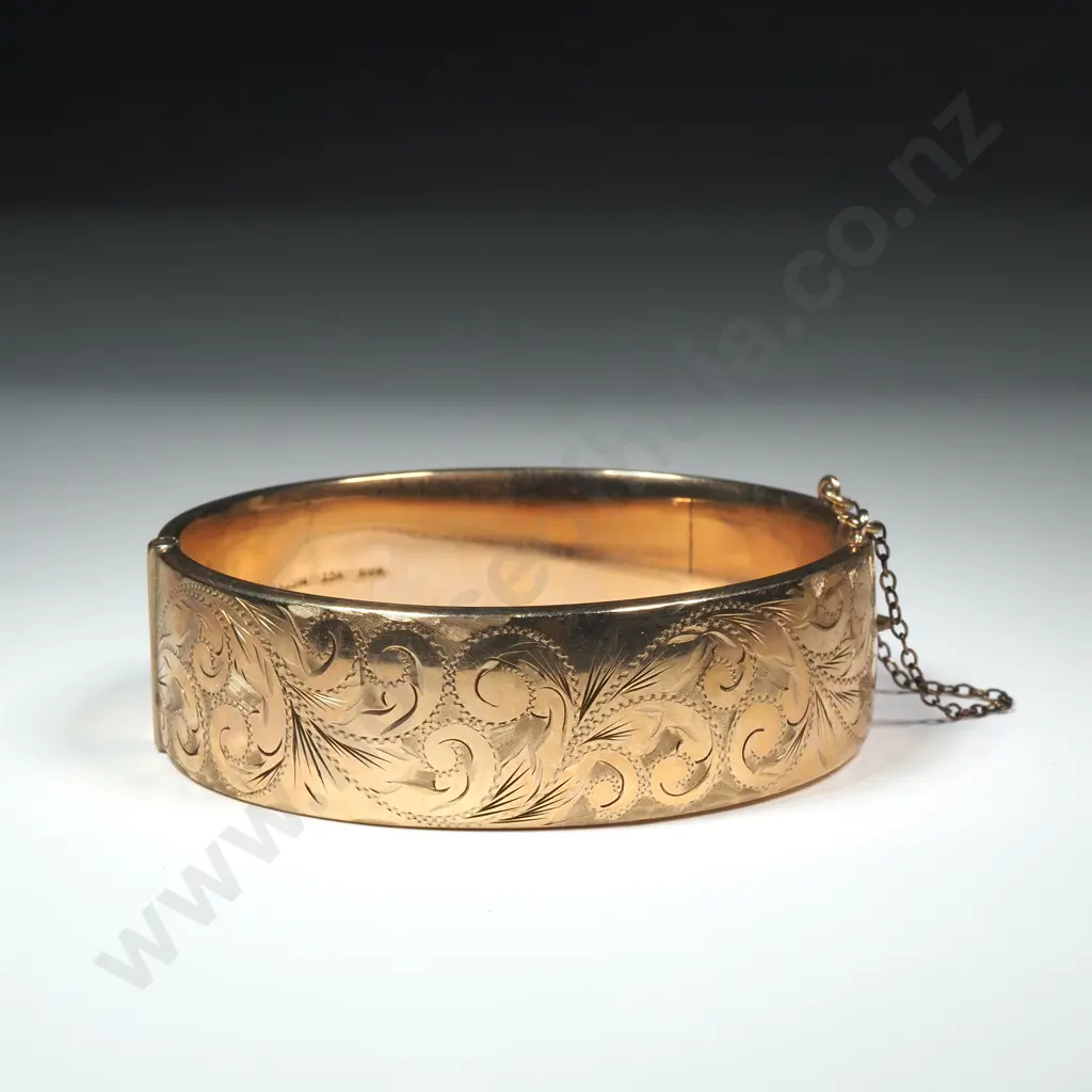 Substantial 9ct Gold Bracelet w Metal Core Image 1++