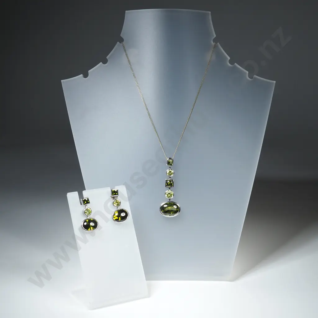 Sterling Silver Green Stone Pendant & Matching Drop Earrings Image 1++