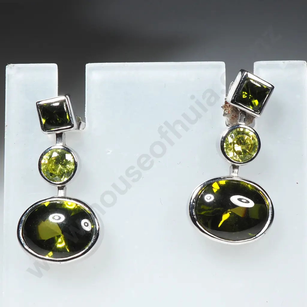 Sterling Silver Green Stone Pendant & Matching Drop Earrings Image 1++