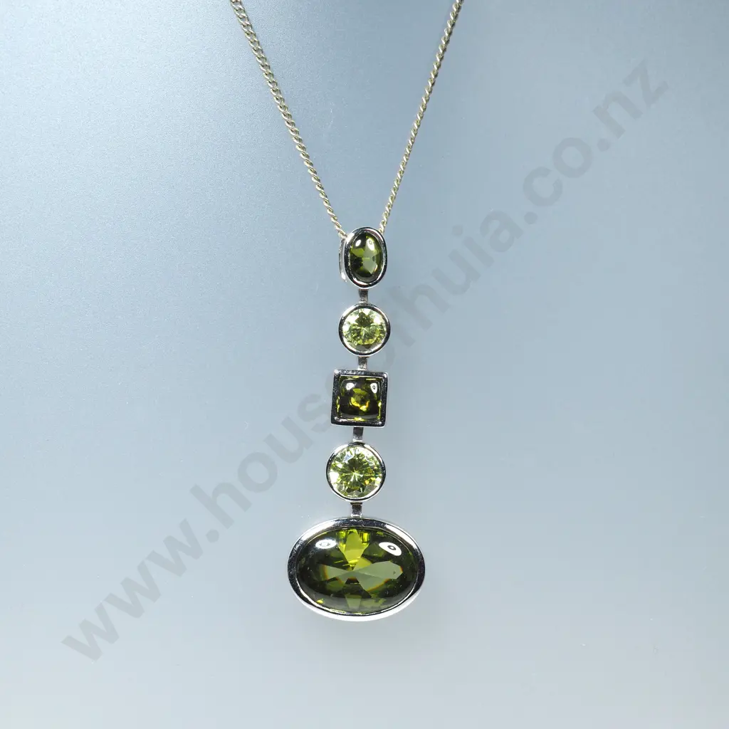 Sterling Silver Green Stone Pendant & Matching Drop Earrings Image 1++