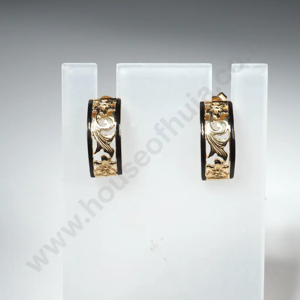 Pair of 14ct Gold Earrings Image 1++