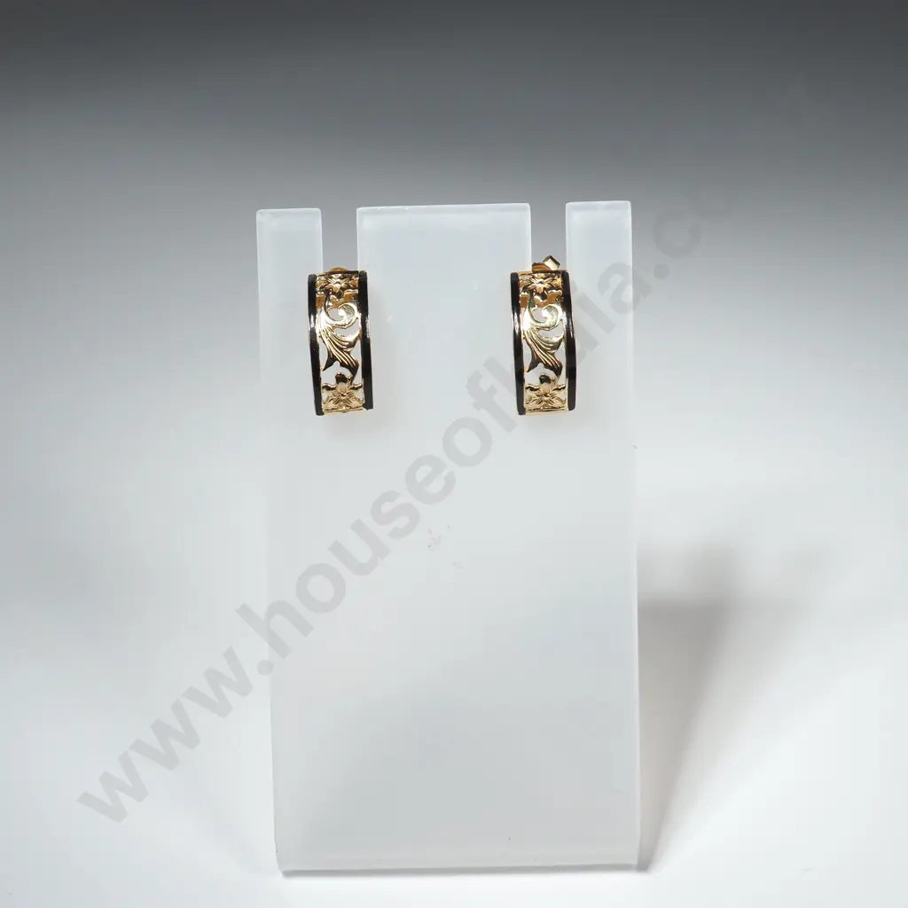 Pair of 14ct Gold Earrings Image 1++