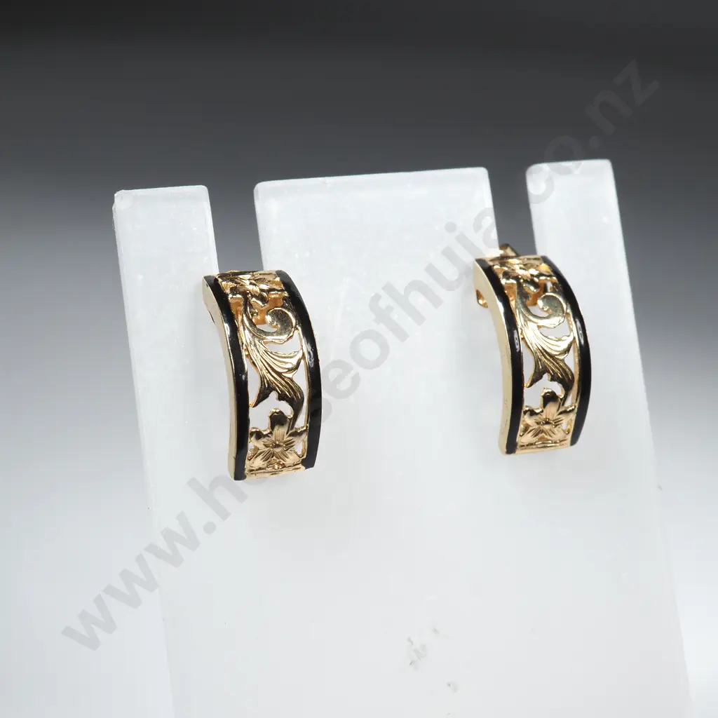 Pair of 14ct Gold Earrings Image 1++