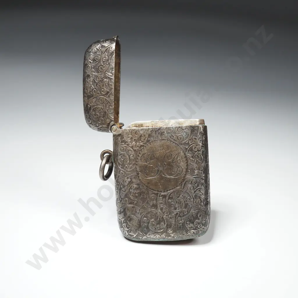 Antique Sterling SIlver Engraved Vesta Image 1++