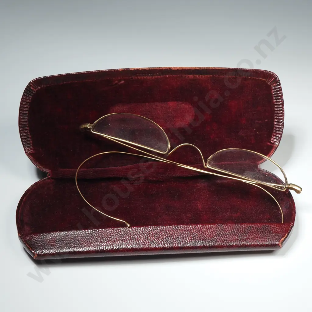 Antique Cased Rolled Gold Glasses Retailed by T E. Lang Featherson  Image 1++