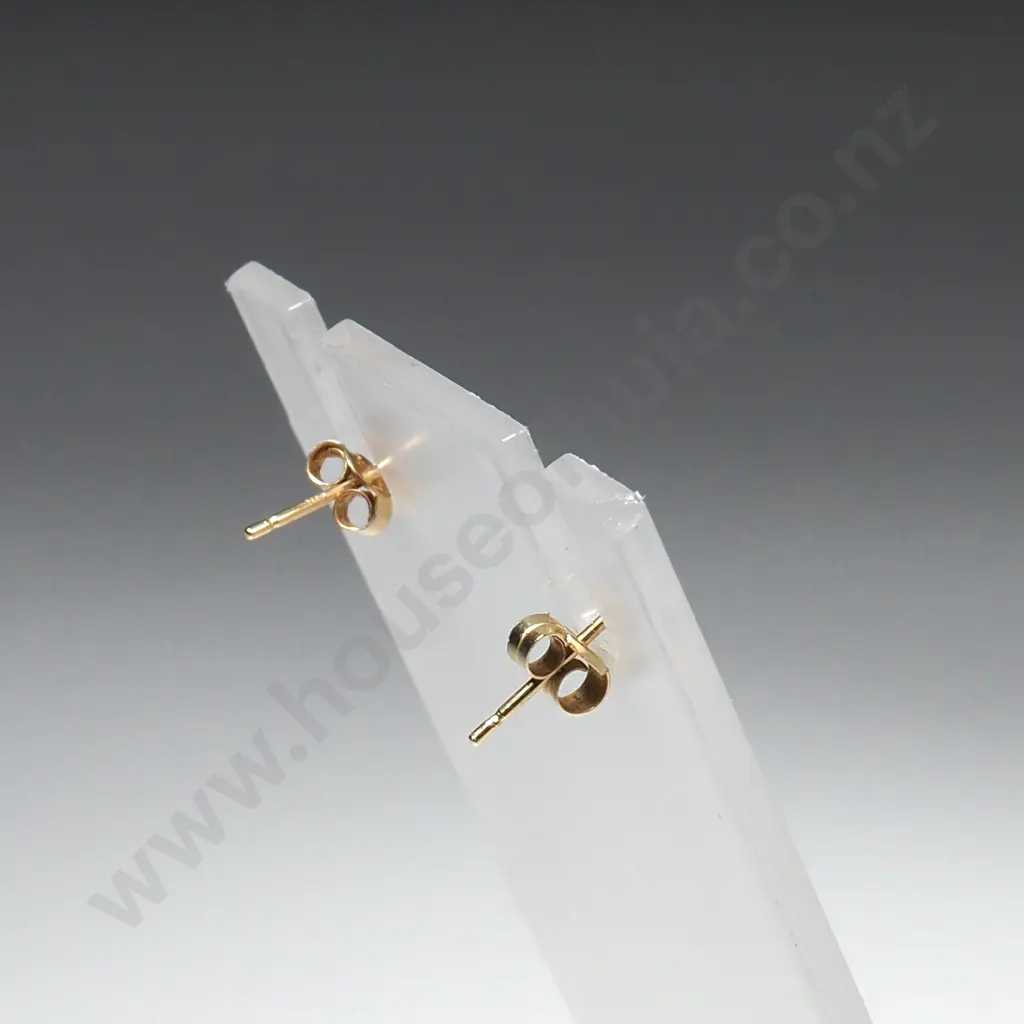 Pair of 9ct Gold Earrings Image 1++