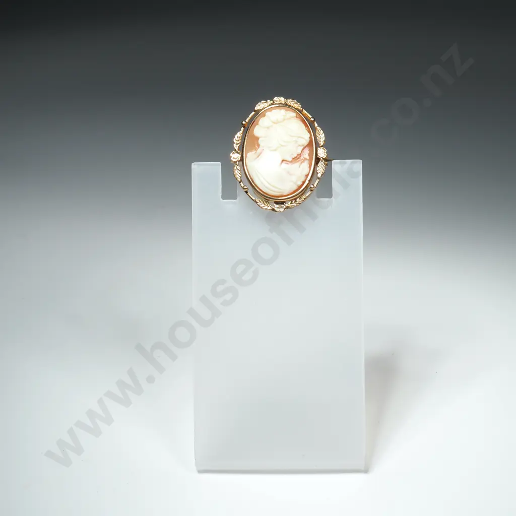 Rolled Gold Cameo Brooch Image 1++