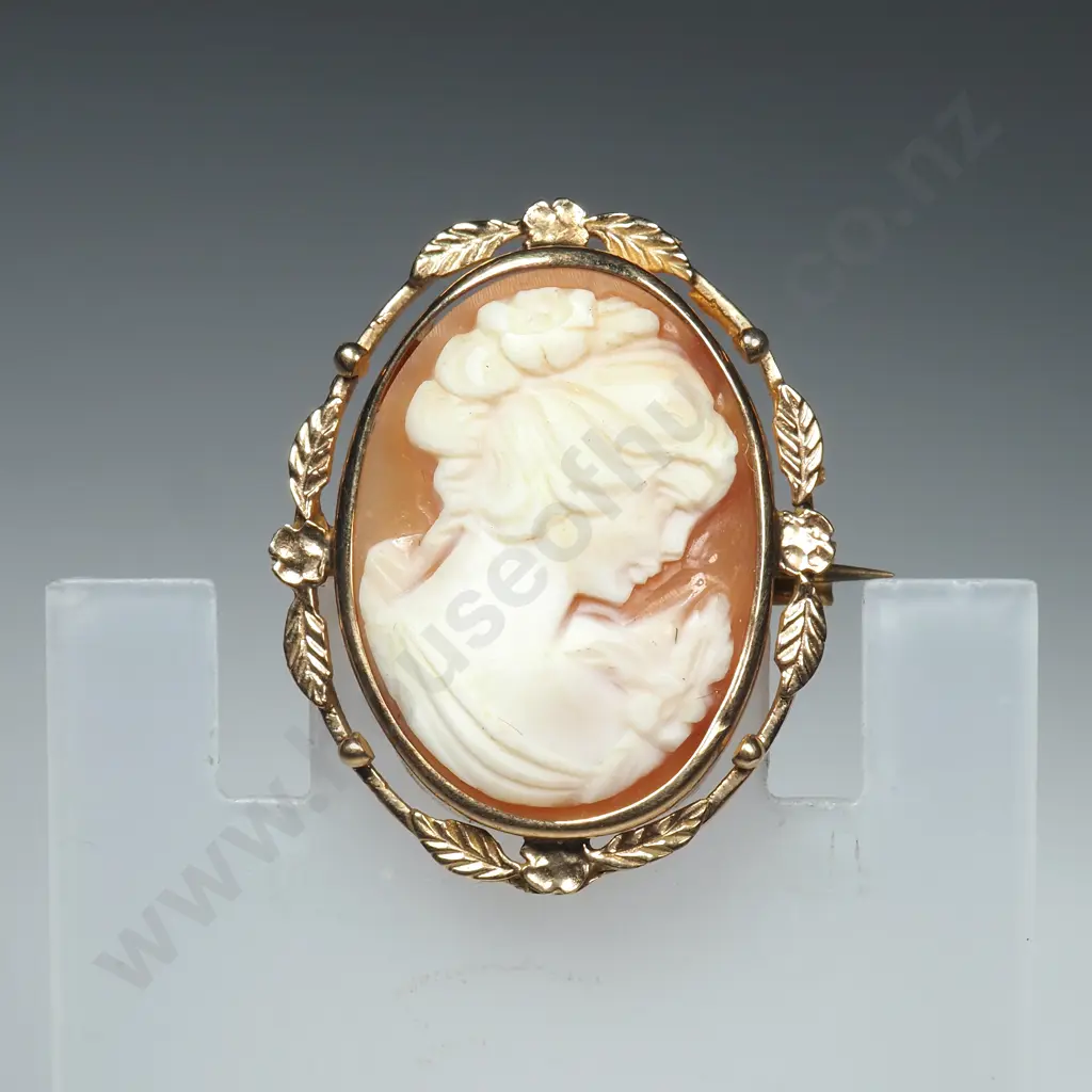 Rolled Gold Cameo Brooch Image 1++