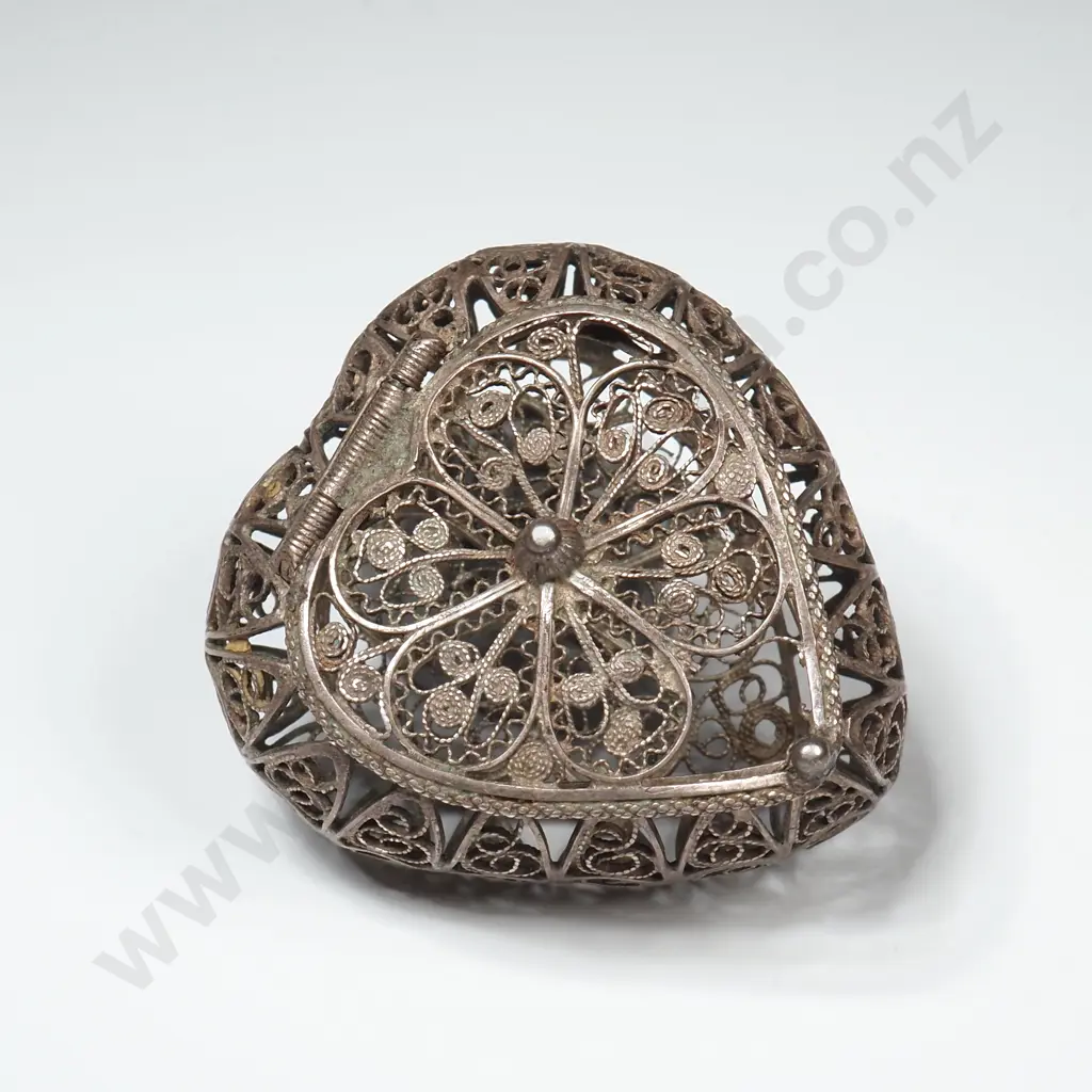 Silver Filligree Heart Trinket Box A/F Image 1++