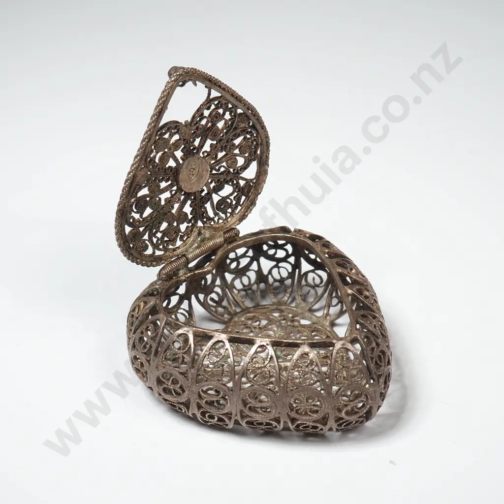 Silver Filligree Heart Trinket Box A/F Image 1++