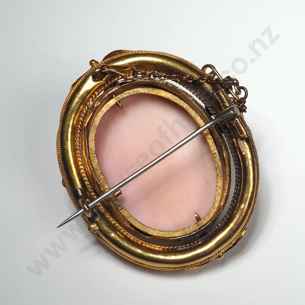 Vintage Rolled Gold Cameo Brooch Image 1++