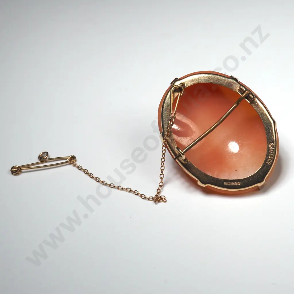 9ct Gold Cameo Brooch w English Hallmarks Image 1++