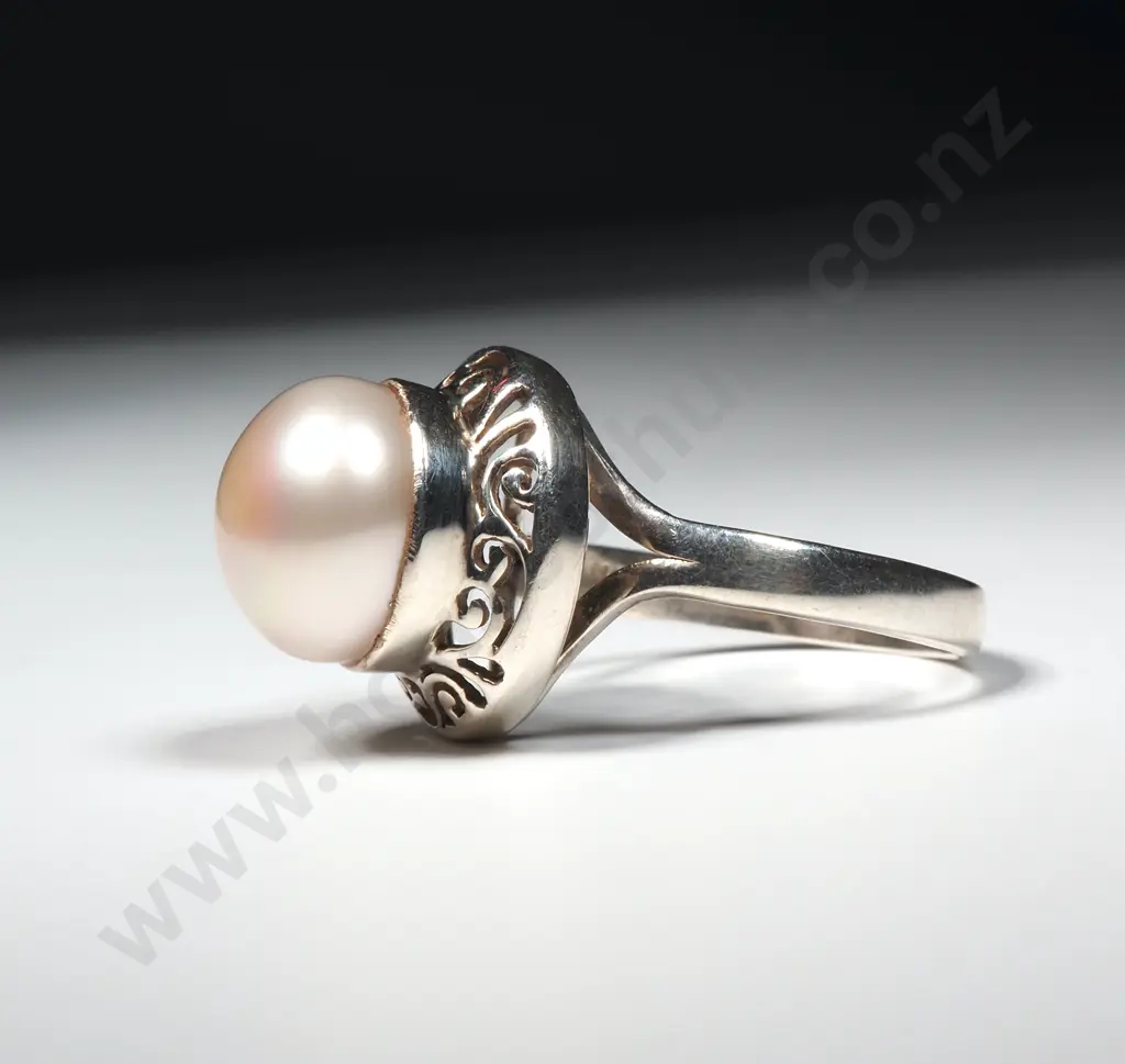 Sterling Silver & Pearl Ring Image 1++