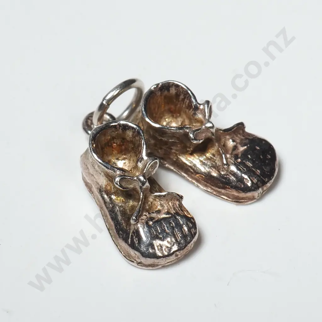 Small Oval Sterling Silver Locket & Chain & Silver Charm in the Form of a Pair of Baby's Shoes Image 1++