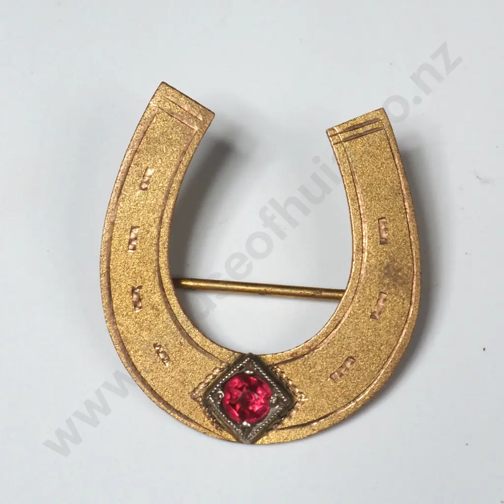 9ct Gold Horse Shoe Shaped Brooch set w a Red Stone Image 1++