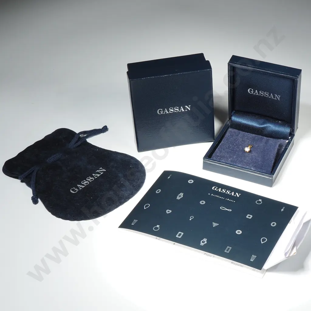 18ct Diamond Pendant, Diamond Weight  0.3 grams Image 1++