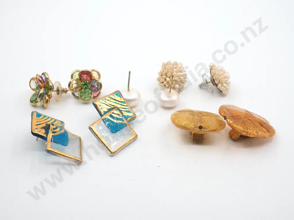 Lot of Costume Earrings Image 1++