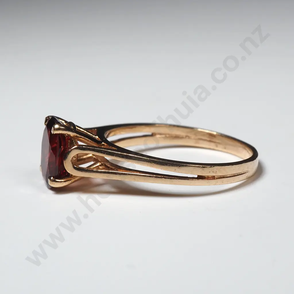 9ct Gold Red Gem Ring Image 1++