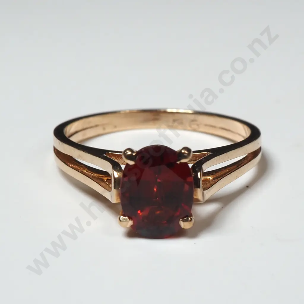 9ct Gold Red Gem Ring Image 1++