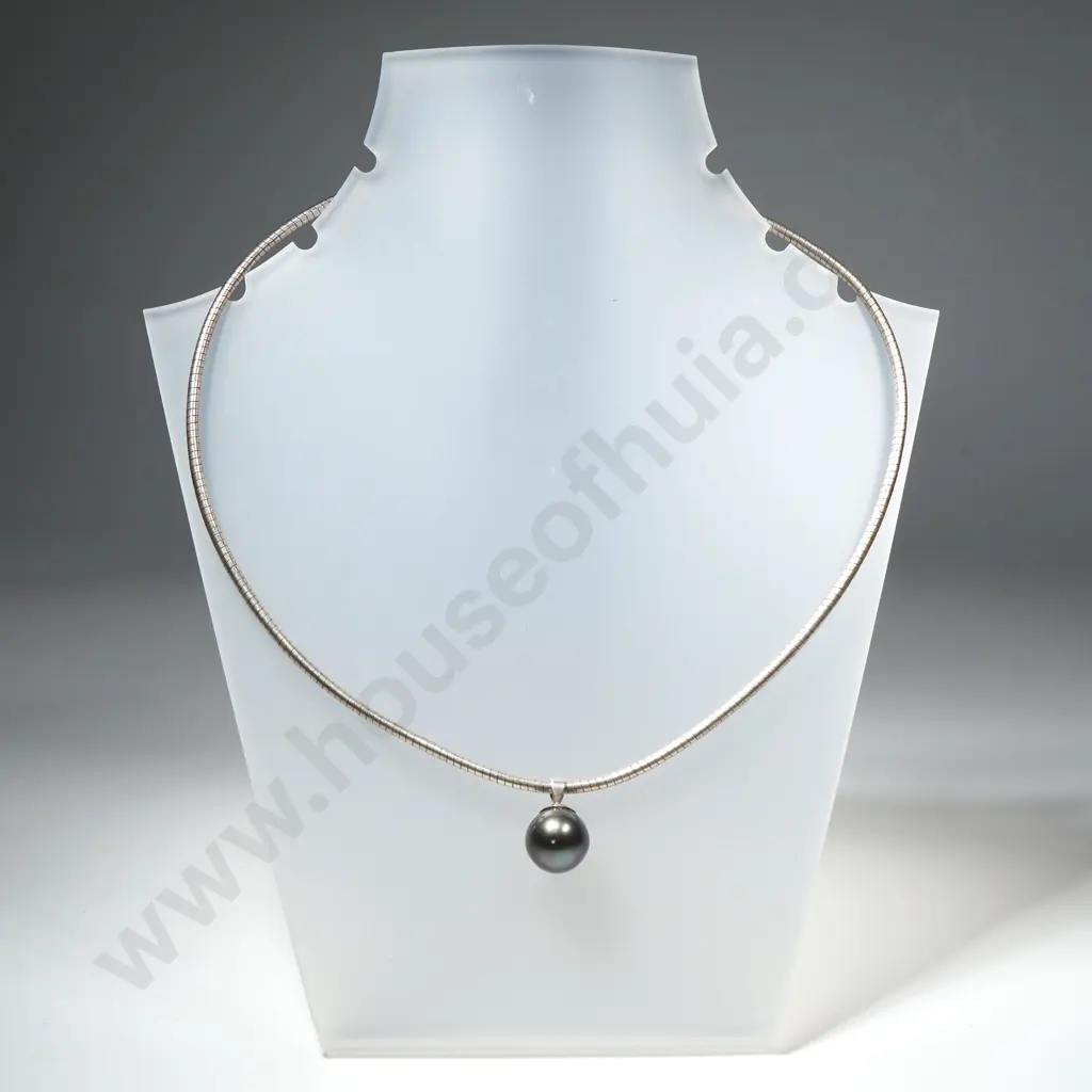 Sterlign Silver Necklace w Sterling Silver Mounted Black Pear Pendant Image 1++