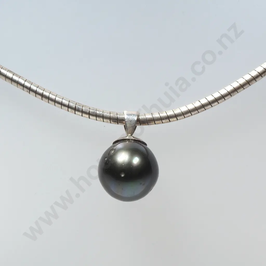 Sterlign Silver Necklace w Sterling Silver Mounted Black Pear Pendant Image 1++