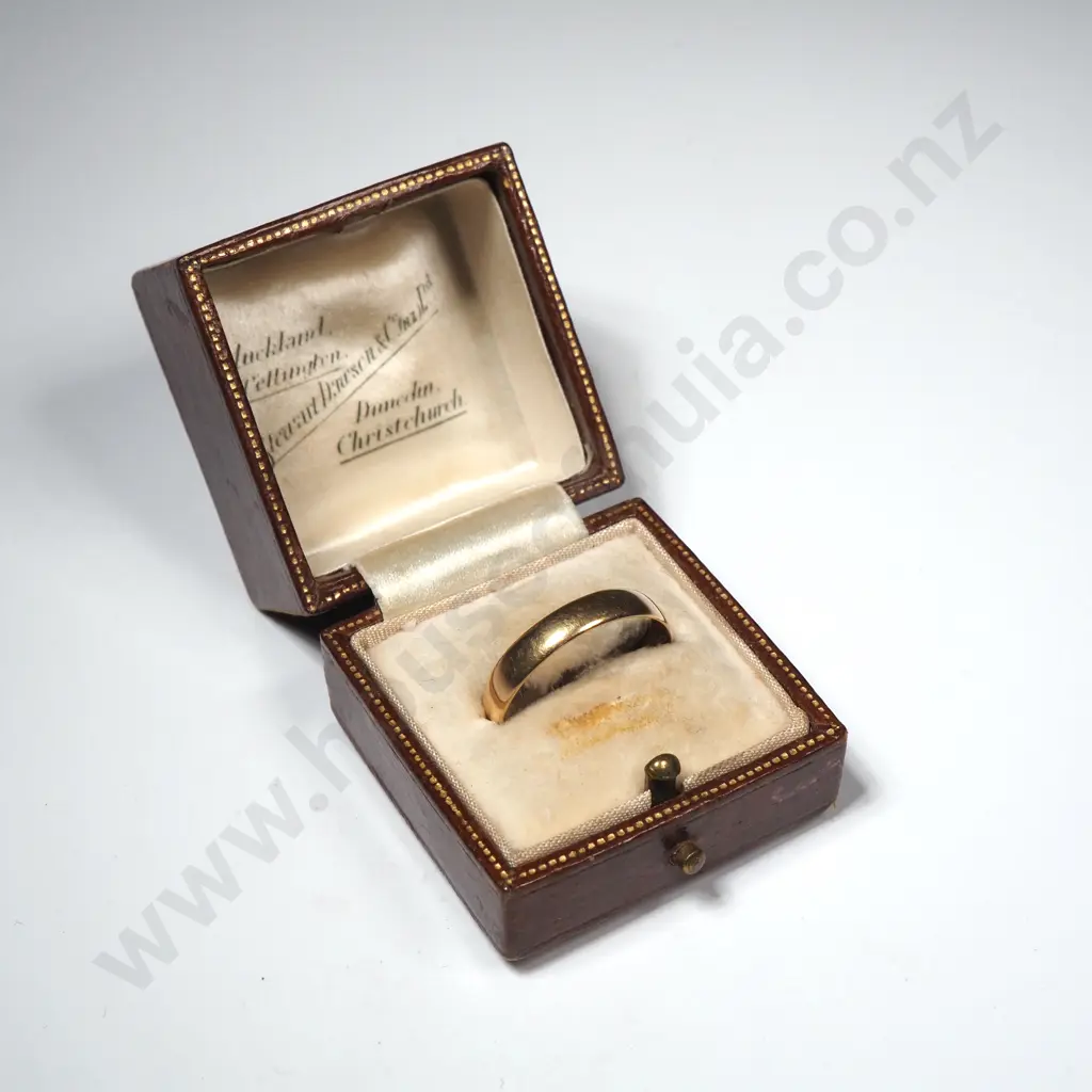 Antique 18ct Gold New Zealand Made Wedding Band in Period Ring Box Image 1++