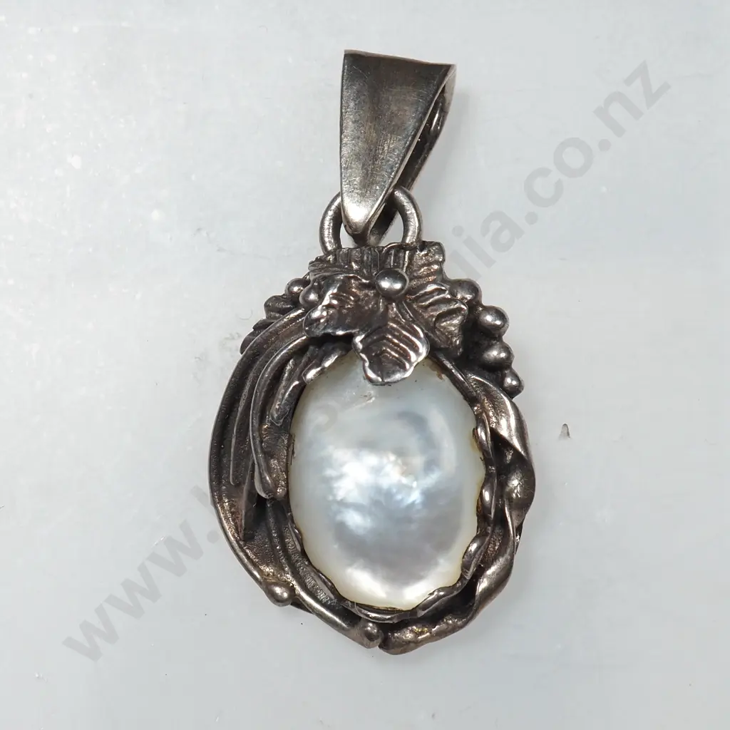 Sterling Silver Moonstone Pendant Image 1++