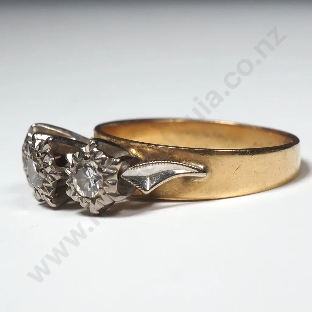18ct Gold Three Diamond Ring Image 1++