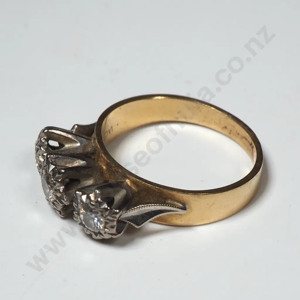 18ct Gold Three Diamond Ring Image 1++