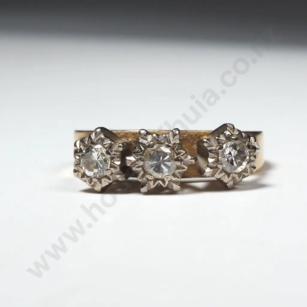 18ct Gold Three Diamond Ring Image 1++