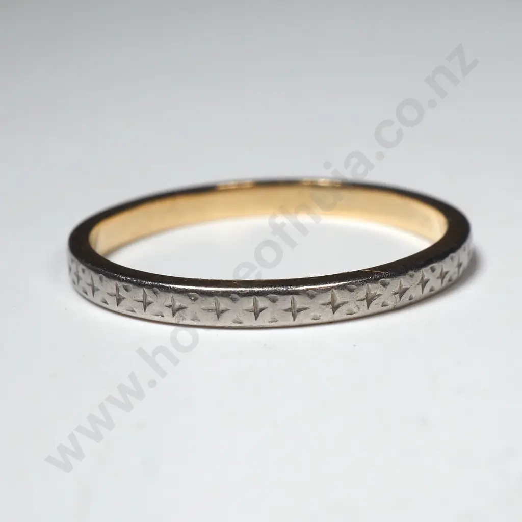 Antique 18ct Gold Wedding Band Image 1++
