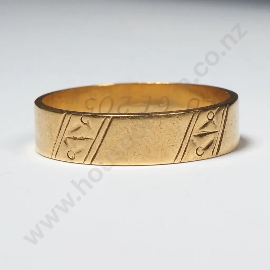 18ct Gold Wedding Band Image 1++