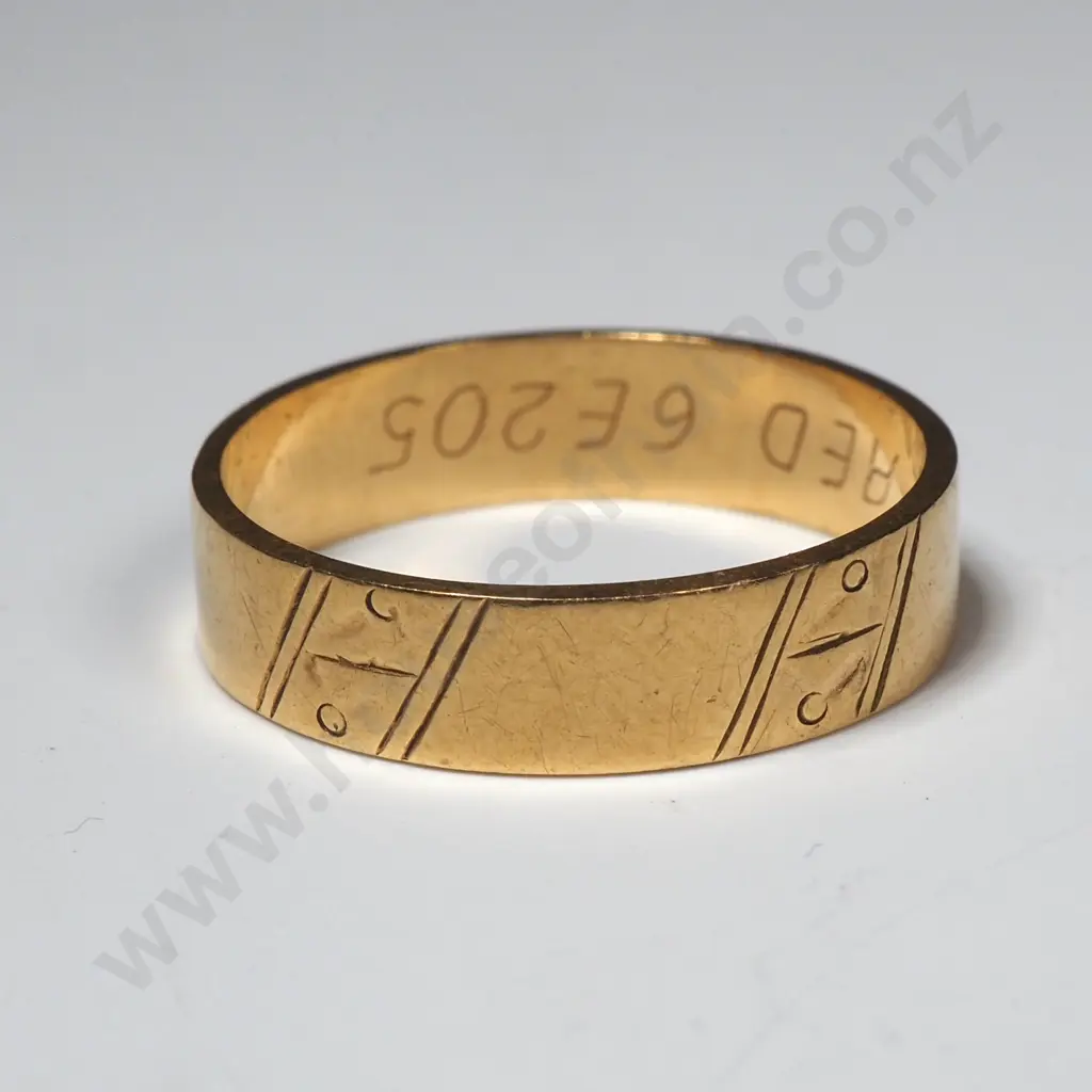 18ct Gold Wedding Band Image 1++
