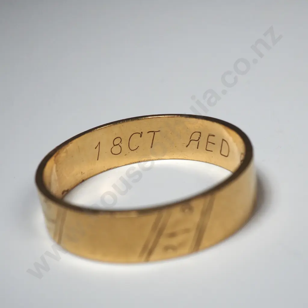 18ct Gold Wedding Band Image 1++