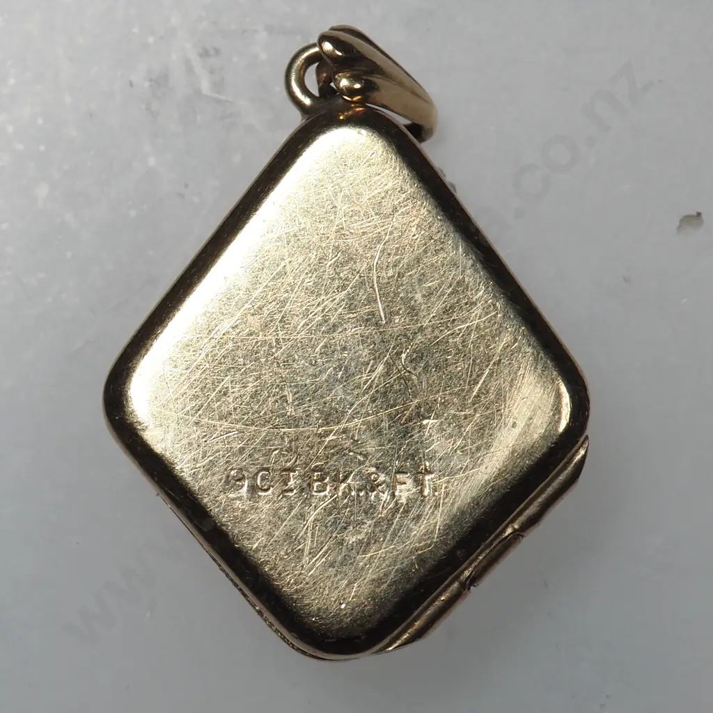 Vintage 9ct Gold Back & Front Locket Image 1++