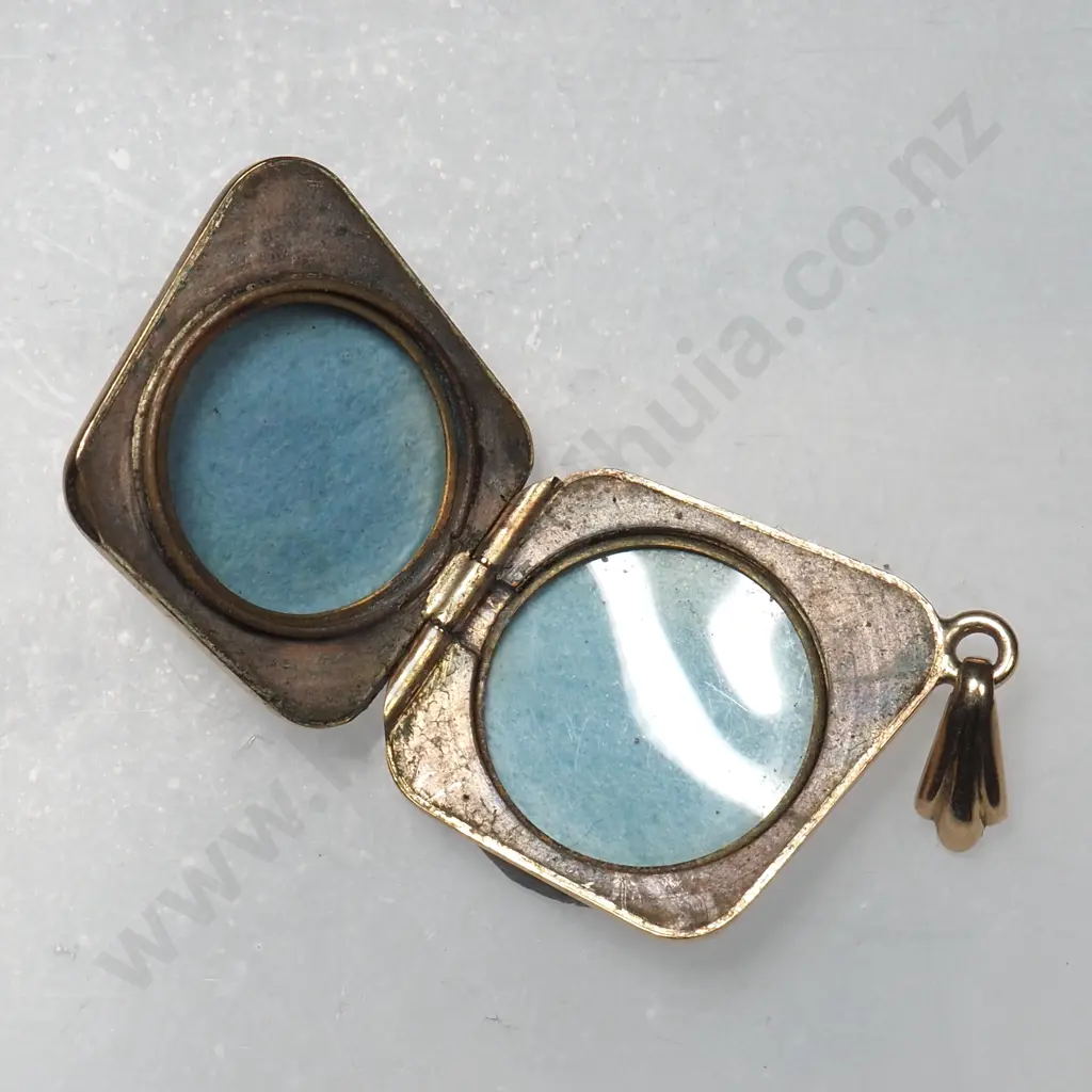 Vintage 9ct Gold Back & Front Locket Image 1++